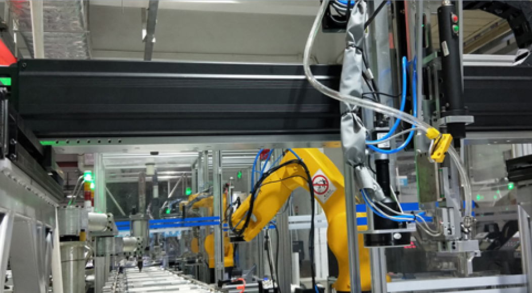 滤波器谐振杆装配，螺丝锁付